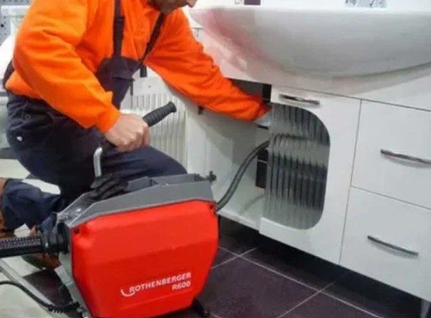 Mersin'de lavabo tıkanıklığı açma, hidrolik makine ile işlem