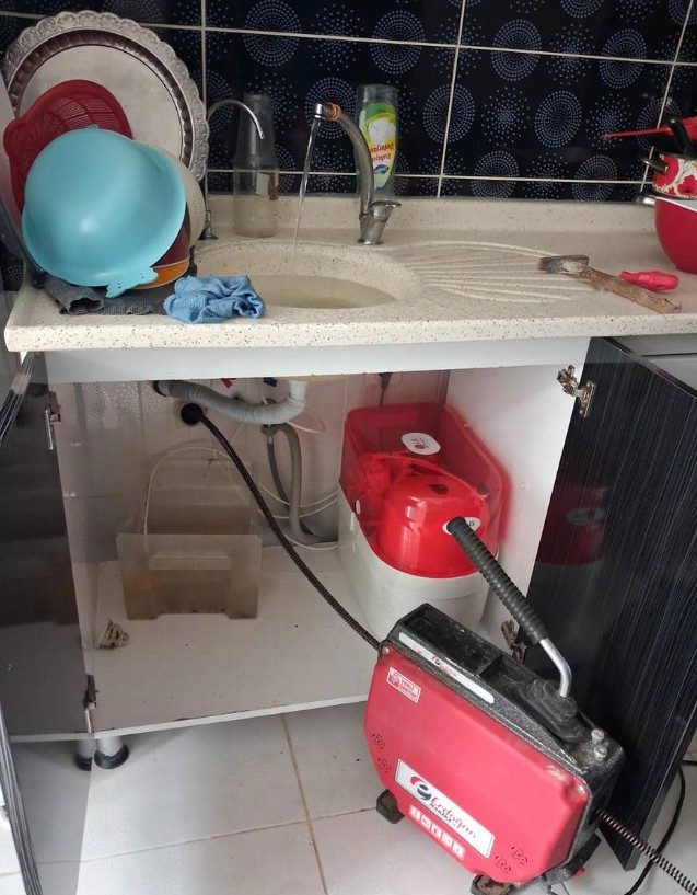 Mersin'de mutfak gideri tıkanıklığı açma, hidrolik makine ile müdahale